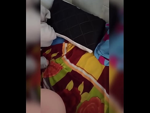 ❤️ منهنجي روم ميٽ گهر ۾ اڪيلي رهي ٿي ڇاڪاڻ ته هن جو مڙس موڪلن تي وڃي ٿو ۽ مان موقعو وٺان ٿو ته هن کي چوسان ۽ هن جي گدا کي کير سان ڀريان. ❌️❤